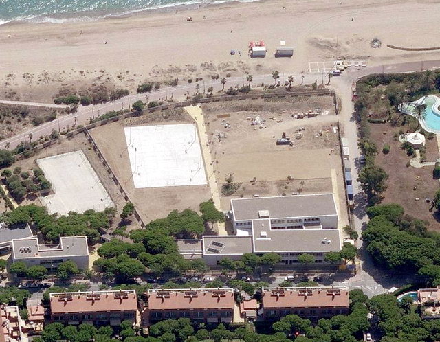 Vista area de la Escuela Gavà Mar con las obras casi acabadas (Verano de 2008)